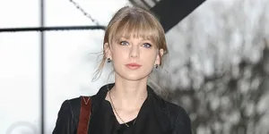 Lucunya Taylor Swift Memeluk Kucing Kesayangannya