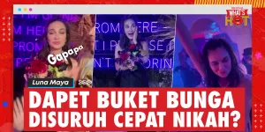 Luna Maya Dapat Buket Bunga Di Resepsi BCL & Tiko, Diminta Cepat Nikah Oleh Teman-Teman Artis
