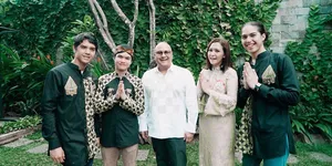 Maia Estianty Bagi-bagi THR ke Anak, Netizen Salah Fokus: Itu Amplopnya Gede dan Tebel Banget!