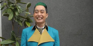 Main Film, Edric Tjandra Ketemu Bebek Posesif