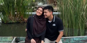 Main Film 'MENGEJAR RESTU', Dimas Seto Jadi Mentor Akting Dhini Aminarti di Rumah