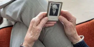 Menelusuri Makna Mimpi Bertemu Almarhum: Tafsir Menarik dari Perspektif Islam dan Primbon Jawa