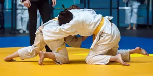 Mengapa Aksesoris Kepala Dilarang Dalam Pertandingan Blind Judo?