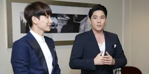 Mengintip Lebih Dekat Kedatangan Leeteuk & Kangin Suju di Jakarta