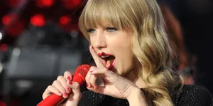 Merah dan Hitam, Warna Andalan Fashion Taylor Swift