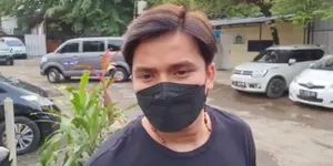 Merindukan Mendiang Olga, Billy Syahputra Menangis di Kamar Sendirian