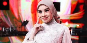 Mila DA Tunjukkan Aksi Gemas di Panggung DA8 TOP 12 Result, Dukung Adik Kelas