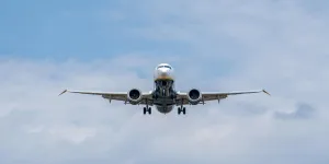 Mimpi Naik Pesawat Terbang Menurut Islam dan Tafsir Maknanya yang Lengkap