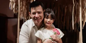 Momen Hangat David Herbowo Mantan Suami Shandy Aulia Hadiri Pentas Seni Claire