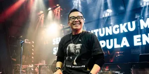 Momen Haru Ari Lasso di Konser Dewa 19, Persembahkan 'Kirana' untuk Almarhum Erwin Prasetya