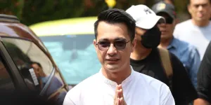 Momen Haru Eza Gionino Peluk dan Minta Maaf pada Keluarga Besar Meiza Aulia