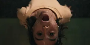 Movieverse Review Film 'PAKET SANTET': Teror Horor Bikin Paranoid Tiap Terima Paket