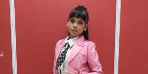 Nabila Asal Mamuju Bawa Oleh-oleh Durian untuk Juri D'Academy 8