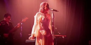 Nadin Amizah dan Hindia Sukses Bius Ratusan Fans di Konser Intimate Eksklusif