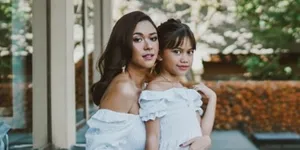 Nana Mirdad Marah Besar Karena Anak Perempuannya Dicium Fans di Bagian Bibir Secara Diam-Diam