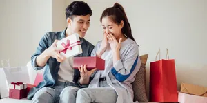 Nggak Ada Kata Terlambat untuk Beri Hadiah, Ini Perhiasan Berlian yang Cocok sebagai New Year Gift