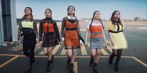 Nggak Kuat Tahan Panas, Proses Perjuangan Member BYODEE di Video Musik Jangan Coba-coba