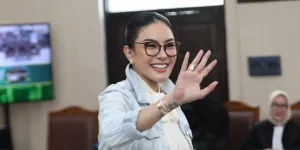 Nikita Mirzani Ancam Bubarkan BPOM Jika Tak Hadir Sidang, Sudah Curiga Ada Apa-Apa