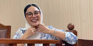 Nikita Mirzani Tetap 'Jumat Berkah' di Balik Jeruji, Traktir Makanan Hingga Update Gosip Terbaru
