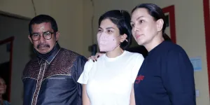 Nikita Mirzani Traktir Makan Ratusan Orang di Lapas Saat Bertemu Fitri Salhuteru