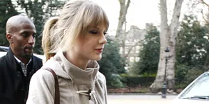 Obrolan Seru Taylor Swift - Karlie Kloss di Messenger