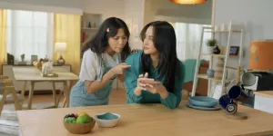 Pakai Fitur Pelibatan Keluarga, Ririn Ekawati Lindungi Anak Remajanya Agar Dapat Menggunakan TikTok dengan Aman