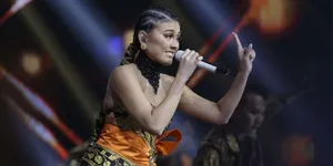 Pakai Kebaya Tradisional Bali, Agnez Mo Makin Cantik Elegan & Panen Pujian dari Fans