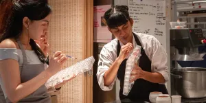 Pecinta Cokelat Wajib Coba! Mr. Bucket Chocolateries Hadirkan Pengalaman Manis Bikin Cokelat Sendiri