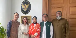 Pedangdut Dewi Perssik Ajak Sang Ibu Berlebaran ke Pakistan Sekaligus Bertemu dengan Rully