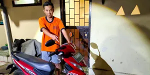 Pelaku Jambret Todongkan Pisau Rampas Sepeda Motor dan Tas