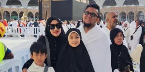 Penampilan Terbaru Nia AFI dan Adit AFI, Rayakan Lebaran Bersama Keluarga Besar