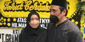 Penulis Hilman Hariwijaya Meninggal Karena Komplikasi, Sempat Curhat ke Cindy Fatika Sari Soal Ikhlas Menerima Penyakit
