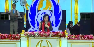 Perayaan Natal Tiberias 2024 di GBK, Ribuan Jemaat Bergandengan Tangan dalam Sukacita