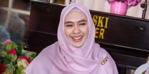 Persiapan Lebaran Ria Ricis, Bagi-bagi THR Untuk Para Santri Hingga Berikan Hampers Dior Untuk Followers