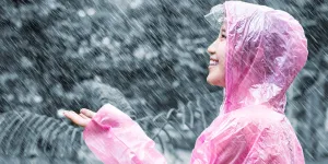 Persiapan Musim Hujan, Yuk Mulai Cari Jas Hujan yang Tepat Buat Diri Sendiri dan Keluarga