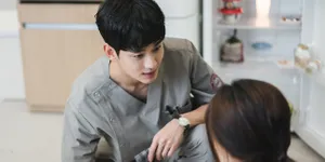 Pertama Kali Pelukan dengan Seo Ye Ji, Kim Soo Hyun Ngaku Kalau Sampai Gugup dan Gemetar
