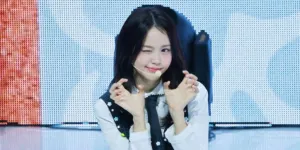 6 Potret Carmen Hearts2Hearts yang Selalu Kedipkan Mata di Setiap Momen, Lucu Banget