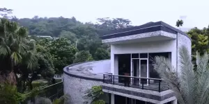 Potret Desain Unik Rumah Dokter Boyke yang Mirip Keong, Futuristik dengan Pemandangan Gunung Pancar