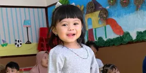 Potret Gemasnya Ameena saat Hendak Berangkat Sekolah, Aurel Enggak Kebagian Salim