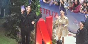 Potret Kim Seon Ho dan Go Yoon Jung Tebar Senyum Menyapa Penggemar di Jakarta