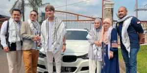 Potret Rizky Billar Lelang Mobil Zaman Bujang, Hasilnya Didonasikan untuk Warga Palestina