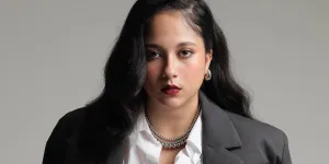 Potret Rumah Sitha Marino, Minimalis 2 Lantai dan Dapurnya Compact dengan Perabot