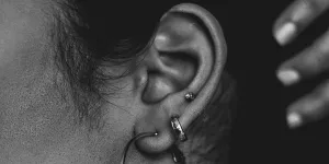 Primbon Telinga Berdenging Sebelah Kiri dan Kanan, Punya Pertanda Masing-Masing