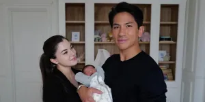 Prince Mateen Foto Bareng Istri dan Anak yang Baru Lahir, Ini Nama Sang Putri