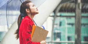 Punya Aktivitas Super Padat Saat Musim Hujan? Begini Cara Jaga Daya Tahan Tubuh