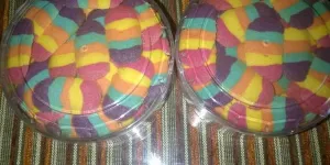 Punya Tampilan Eye Catching, Ikuti Resep Kue Lidah Kucing Pelangi yang Mudah Dibuat