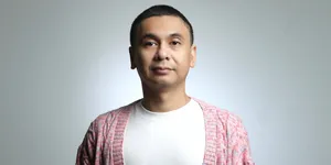 Raditya Dika Kena Dampak Erupsi Anak Krakatau, Curhat Pesawatnya Harus Putar Balik