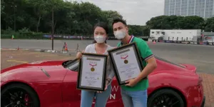 Raffi Ahmad & GM Irene Sukandar Tanding Catur Blind Chess di Mobil Drift, Raih Rekor MURI