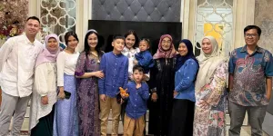 Raffi Ahmad dan Nagita Slavina Halal Bihalal di Rumah Iis Dahlia