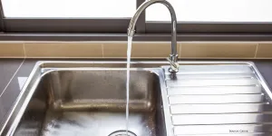 Rahasia Membersihkan Wastafel Bau Cukup Baking Soda dan Cuka